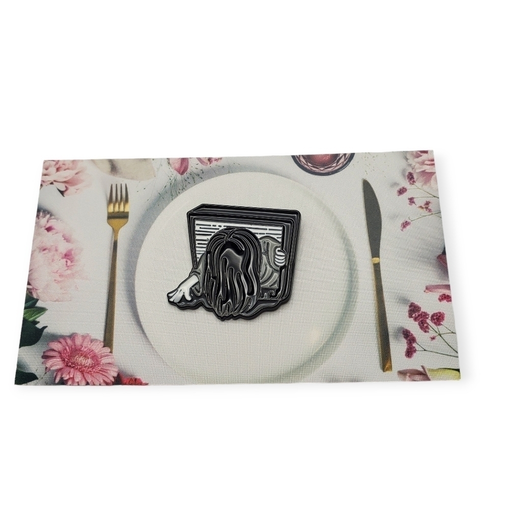 The Ring movie Samara coming out of TV Pin/Brooch - Picture 5 of 9